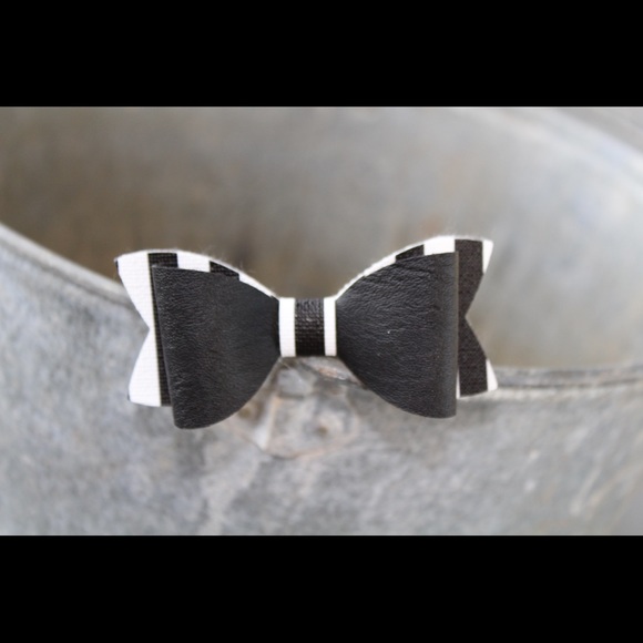 Black with black and white stripe hair bow - Picture 1 of 1